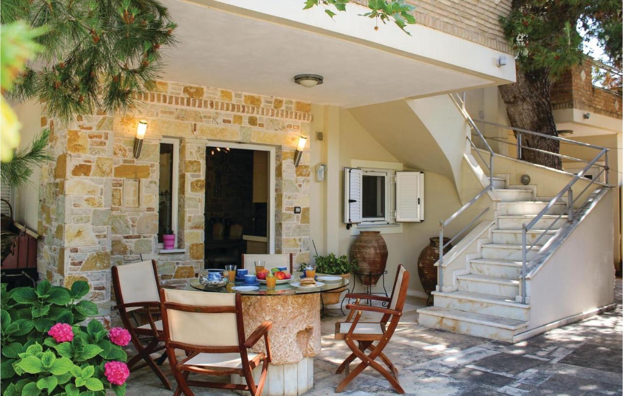 Amazing Home In Artemida With Kitchen Exterior foto